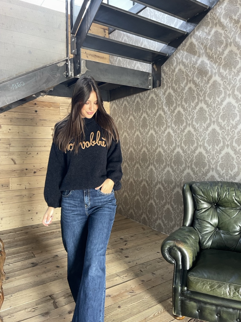 Maglione con scritta ricamata A2702 - immagine 5