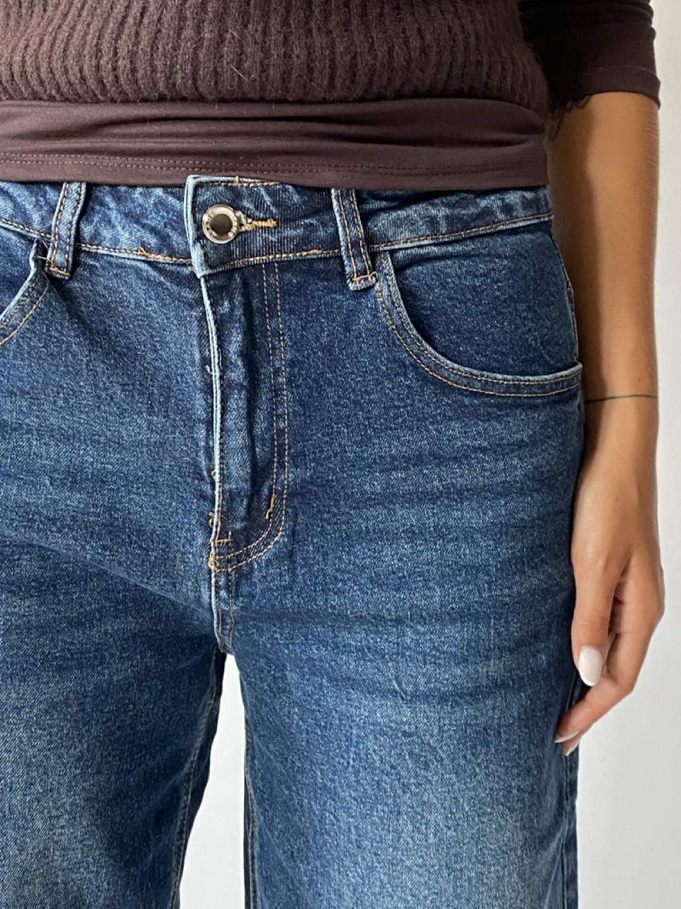Jeans con risvolto V5120 - immagine 4