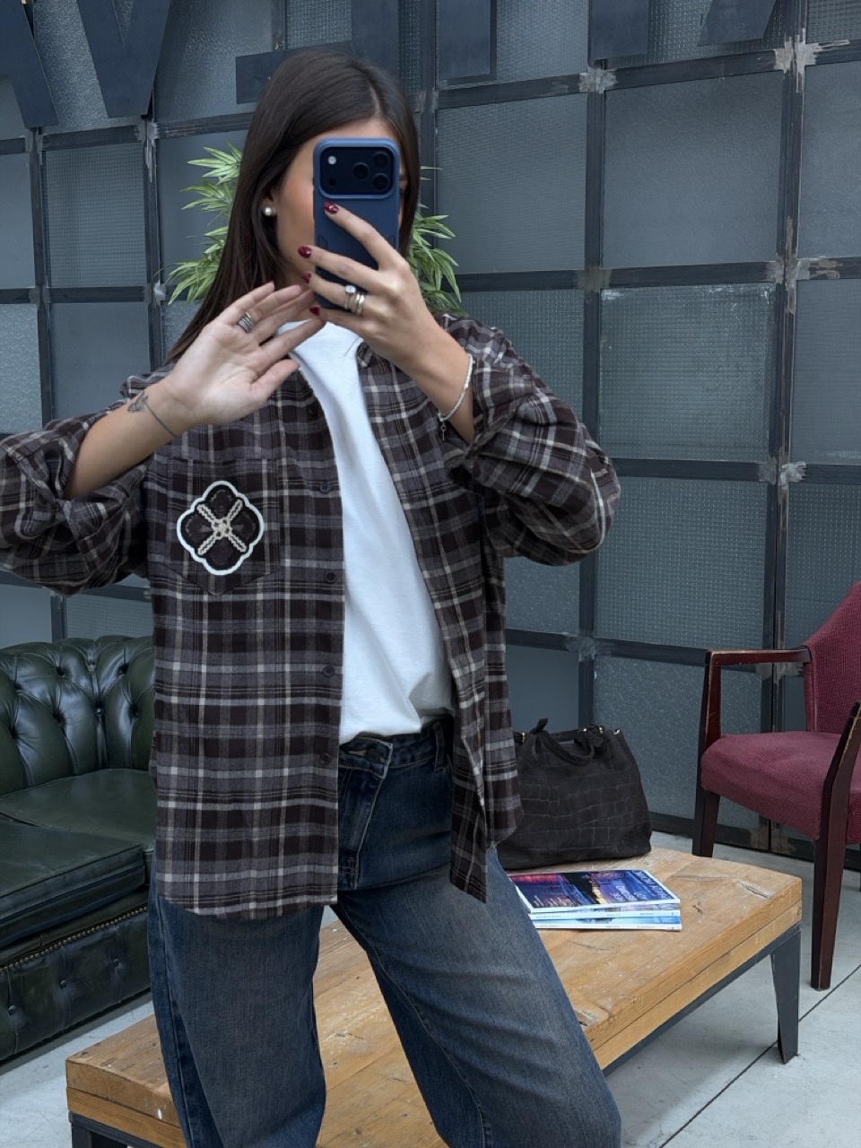 Camicia a quadri con ricami 11061 - immagine 2