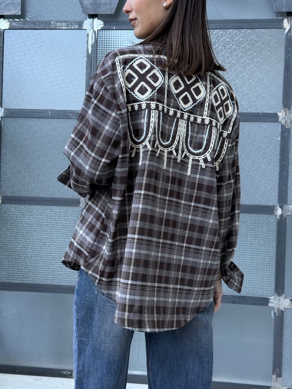 Camicia a quadri con ricami 11061 - immagine 3