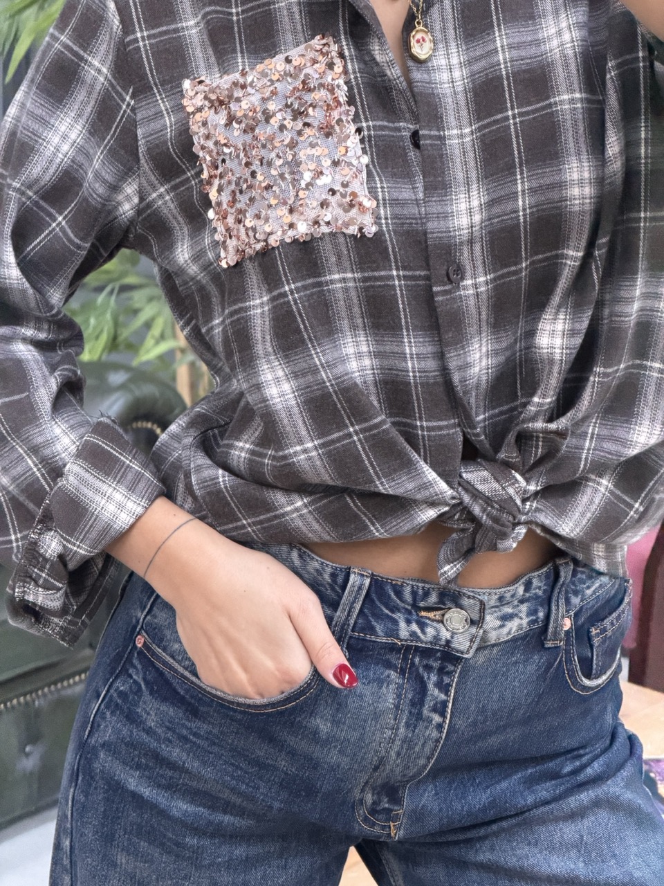 Camicia a quadri con taschino paillettes 867262 - immagine 3
