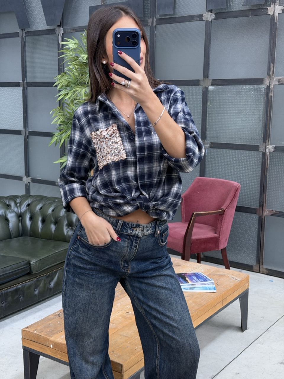 Camicia a quadri con taschino paillettes 867262 - immagine 2