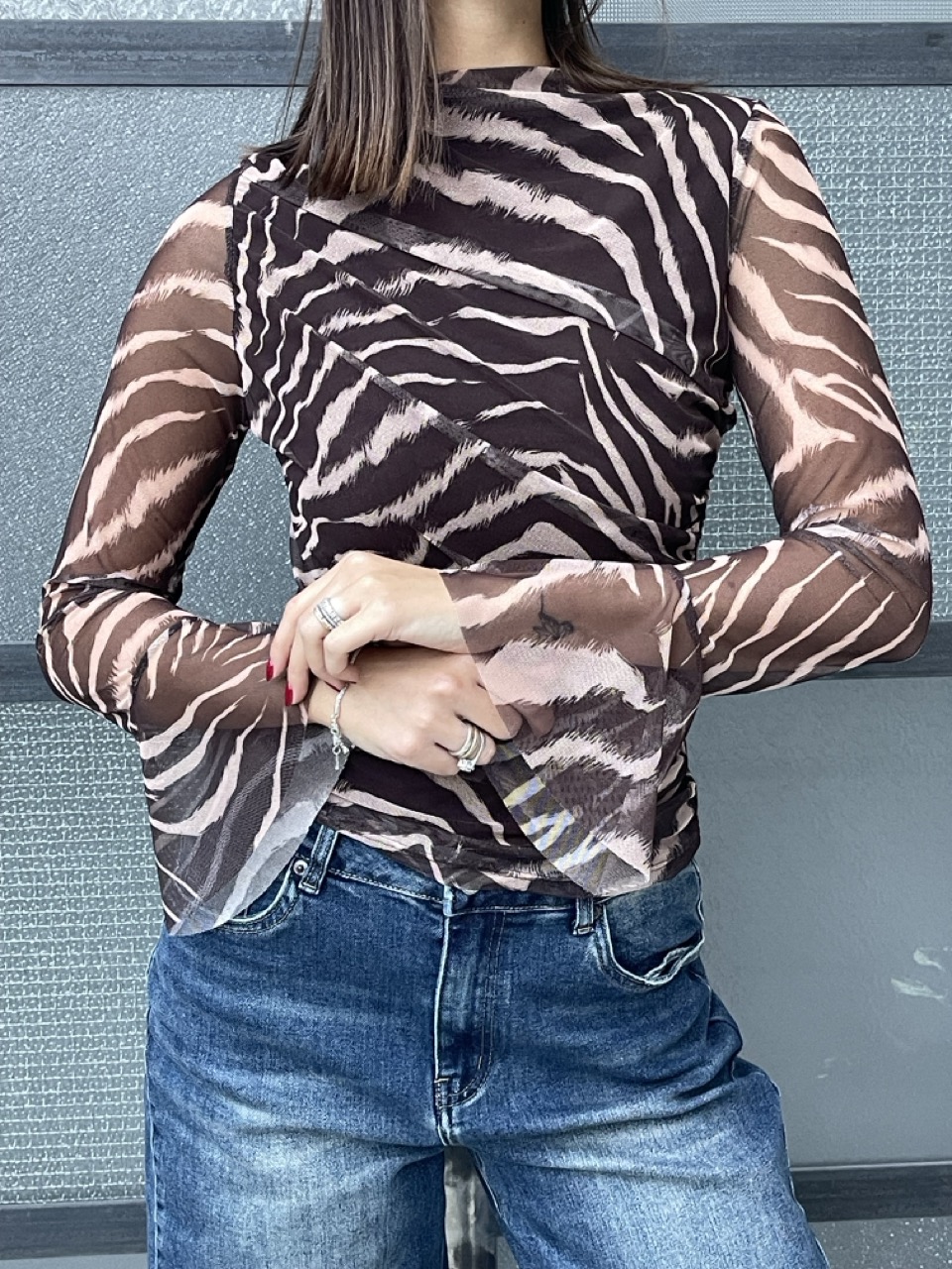 Top zebrato con arricciature 39399 - immagine 2