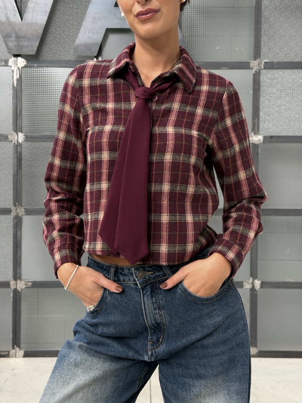 Camicia a quadri con cravatta 11785 - immagine 2